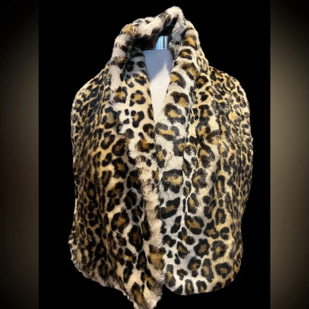 EUC Karl Lagerfeld Paris faux Fur leopard print pull thru wrap neck scarf - Picture 4 of 5